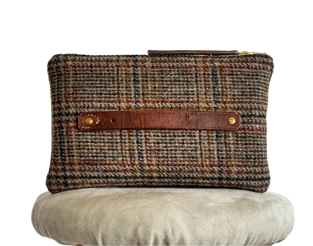 PETRA POUCH VINTAGE GREEN VELVET ONE-OF-A-KIND